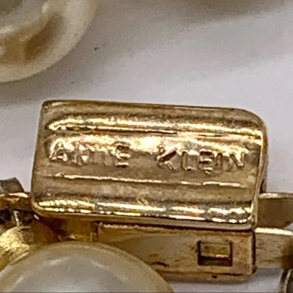 Anne Klein Vintage Faux Pearl Purple Jeweled Clasp Necklace - Picture 4 of 4